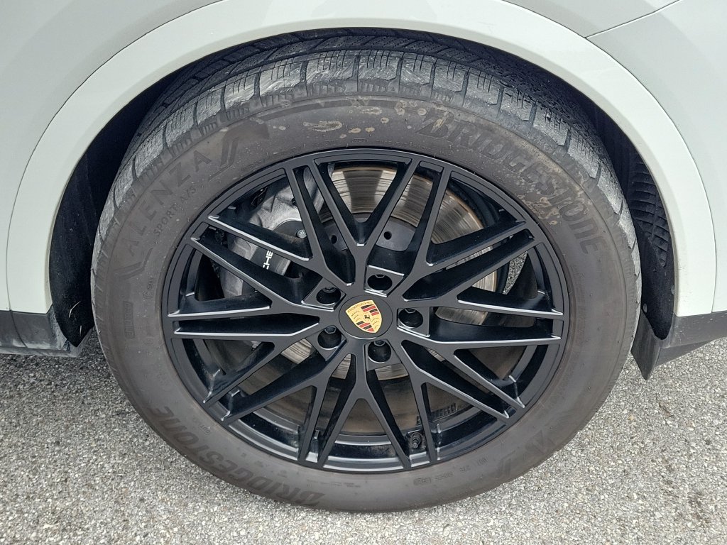 Certified 2026 Porsche Cayenne AWD/4WD image 13