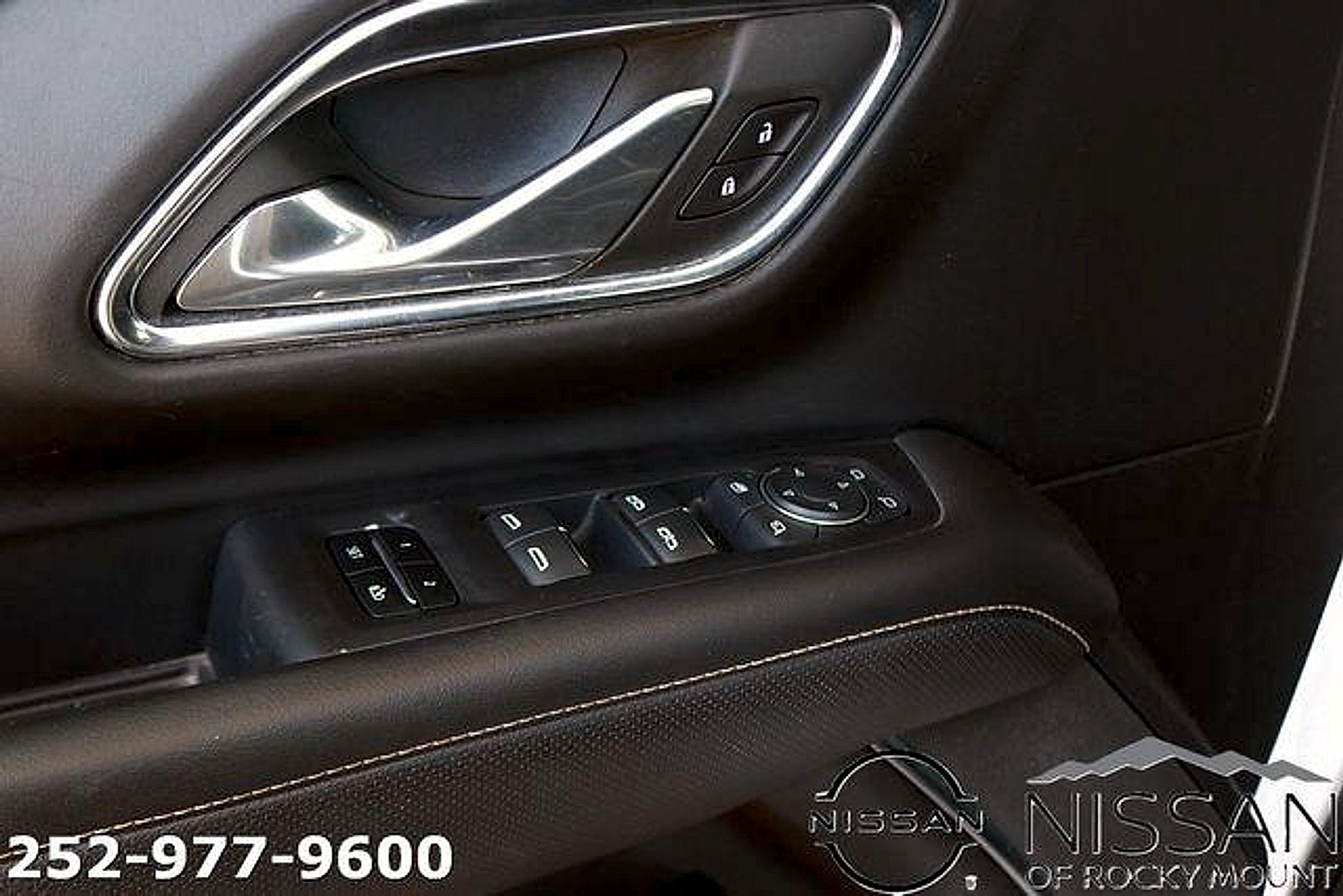 Used 2023 Chevrolet Suburban Premier RWD image 11