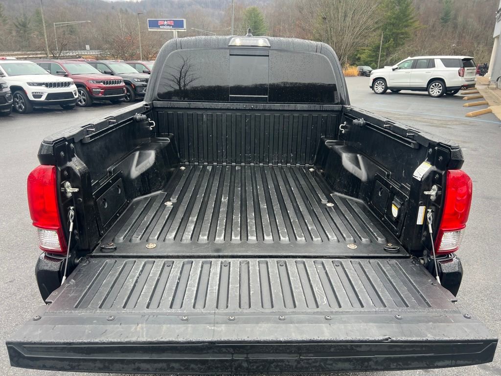 Used 2017 Toyota Tacoma TRD Sport w/ Tow Package image 6