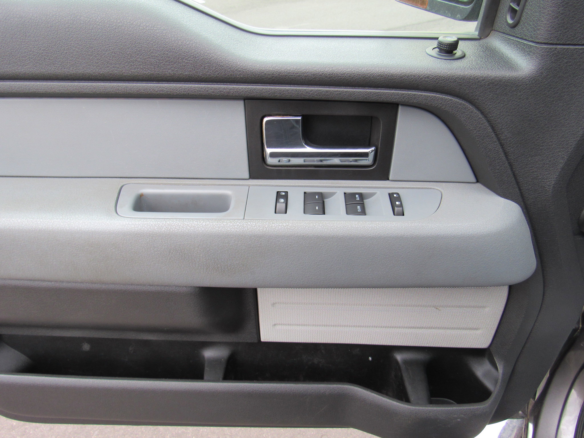 Used 2014 Ford F150 XLT w/ XLT Chrome Package image 12