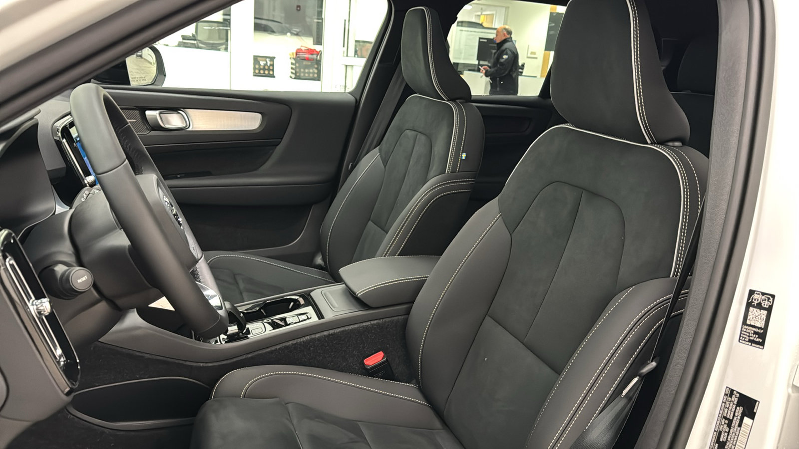 New 2026 Volvo XC40 B4 Plus w/ Climate Package FWD image 23