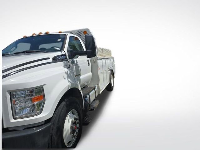 Used 2017 Ford F750 2WD Regular Cab Super Duty image 4