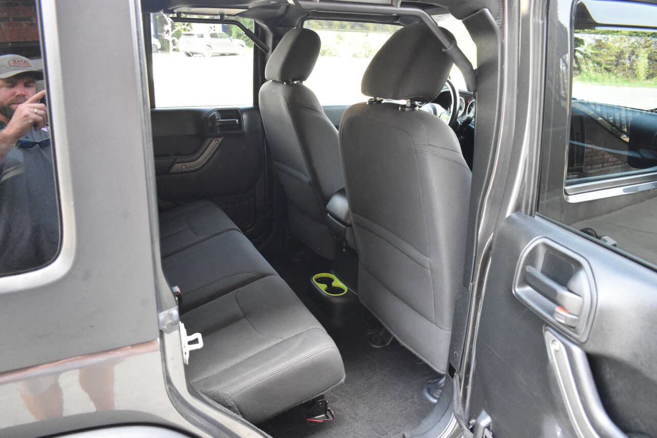 Used 2018 Jeep Wrangler Unlimited Sport S image 12