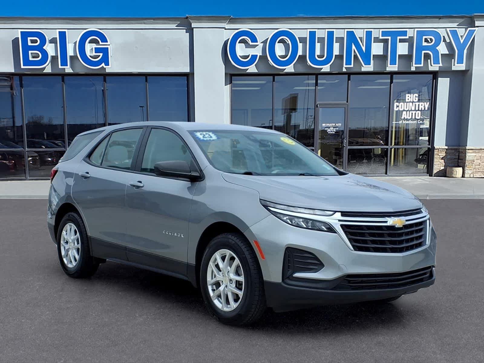 Used 2023 Chevrolet Equinox LS AWD/4WD image 3