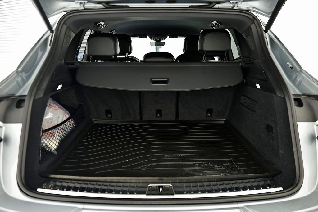 Certified 2025 Porsche Cayenne AWD/4WD image 31