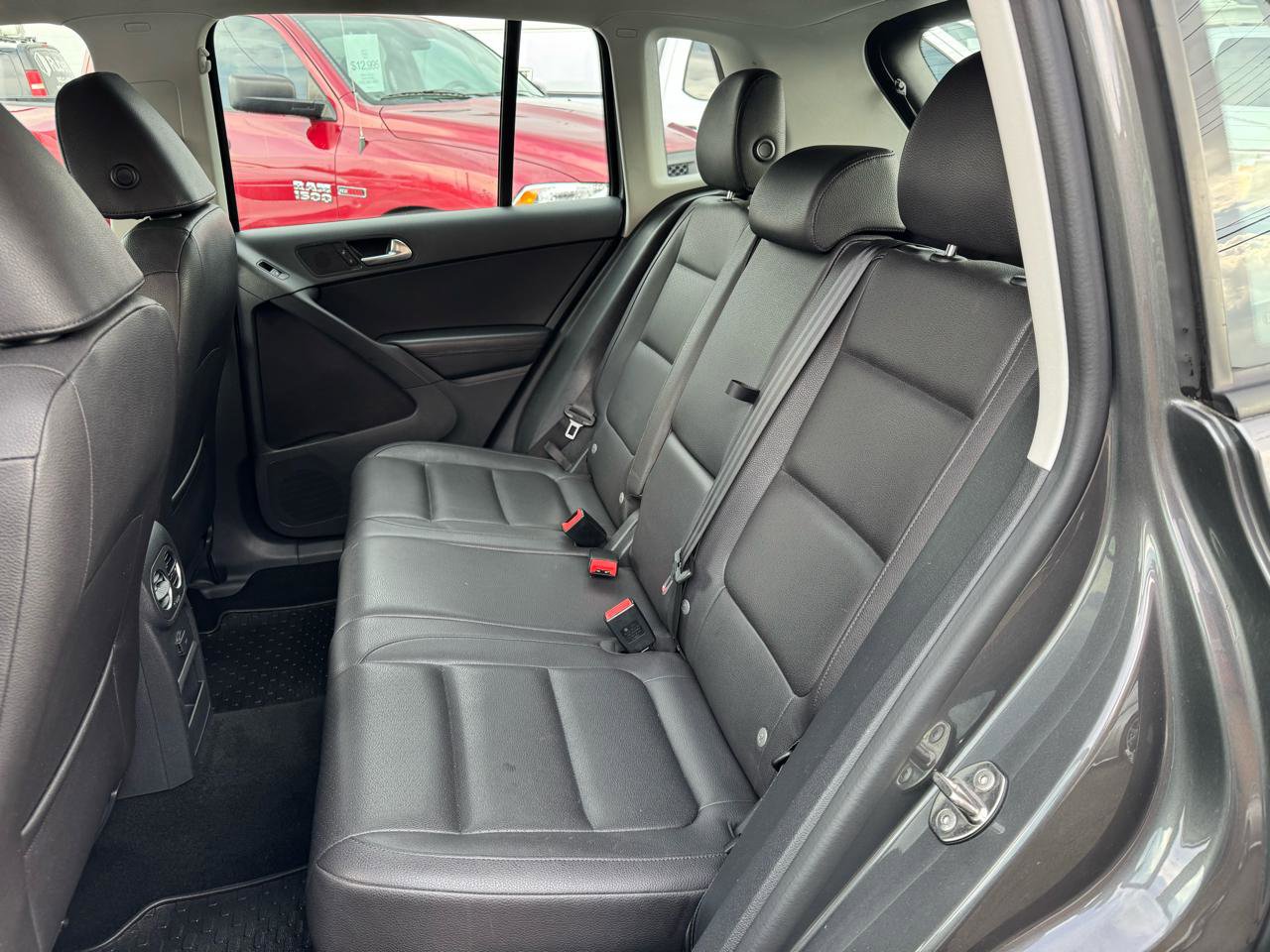 Used 2016 Volkswagen Tiguan S image 15