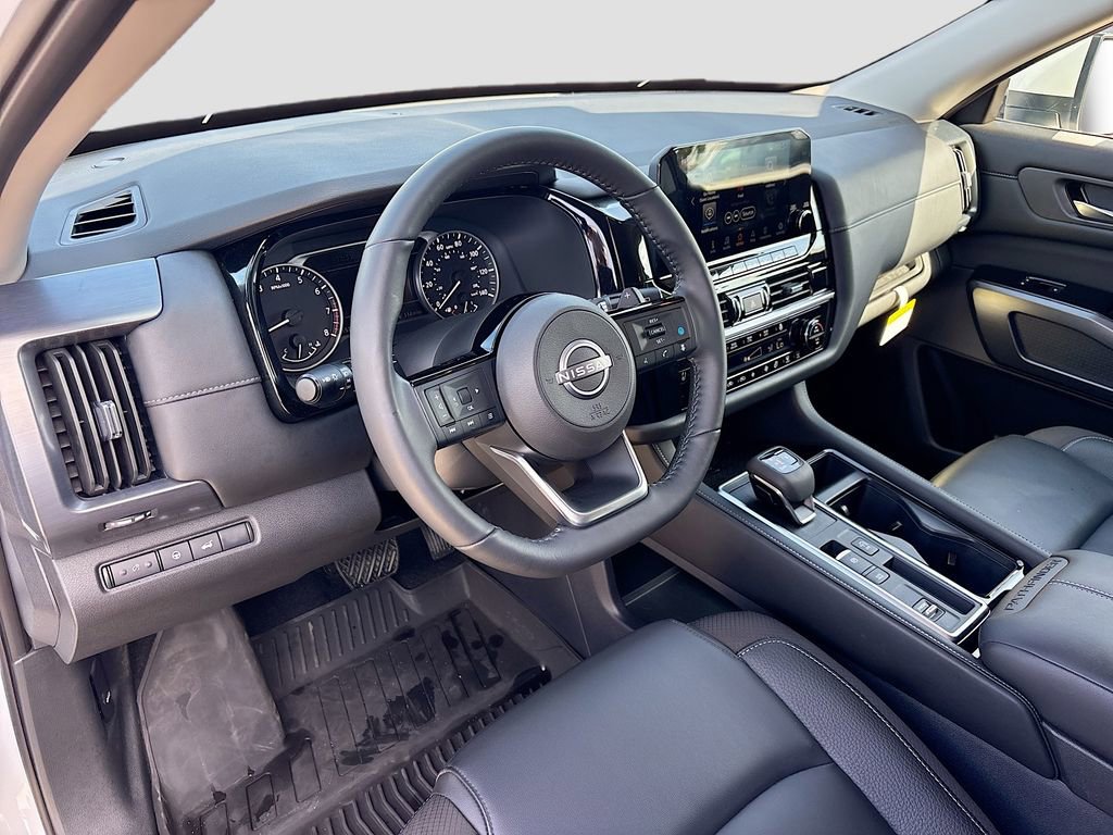 Used 2025 Nissan Pathfinder SL w/ Lighting Package (N92) image 9