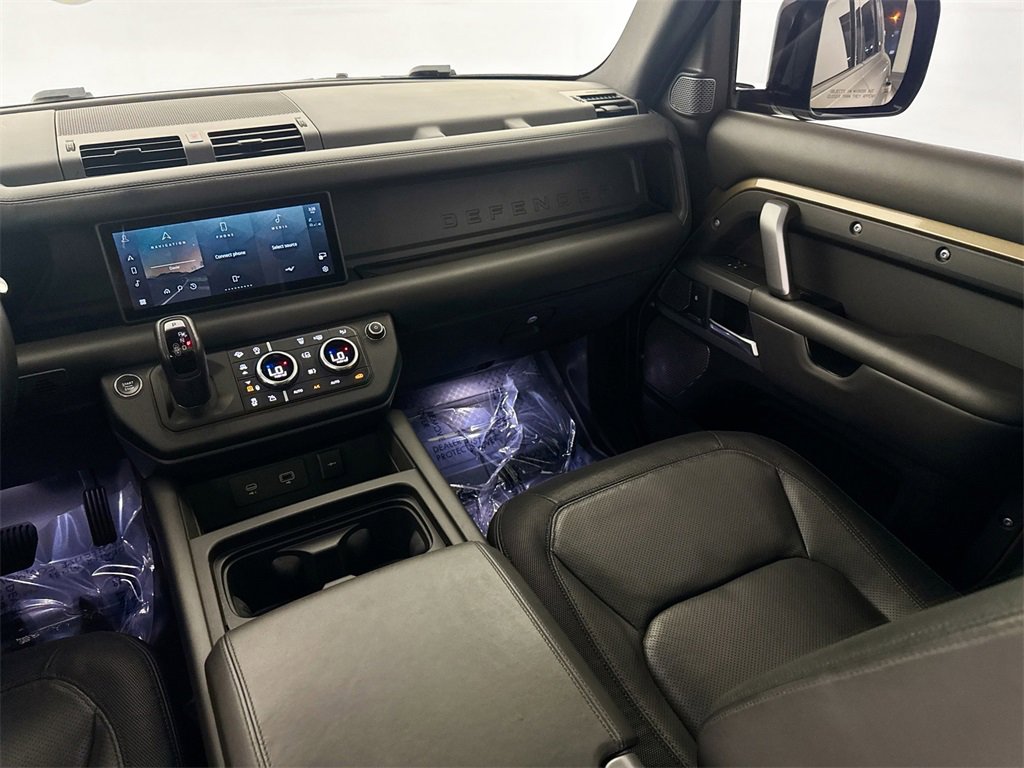 Certified 2023 Land Rover Defender 110 X-Dynamic SE image 23