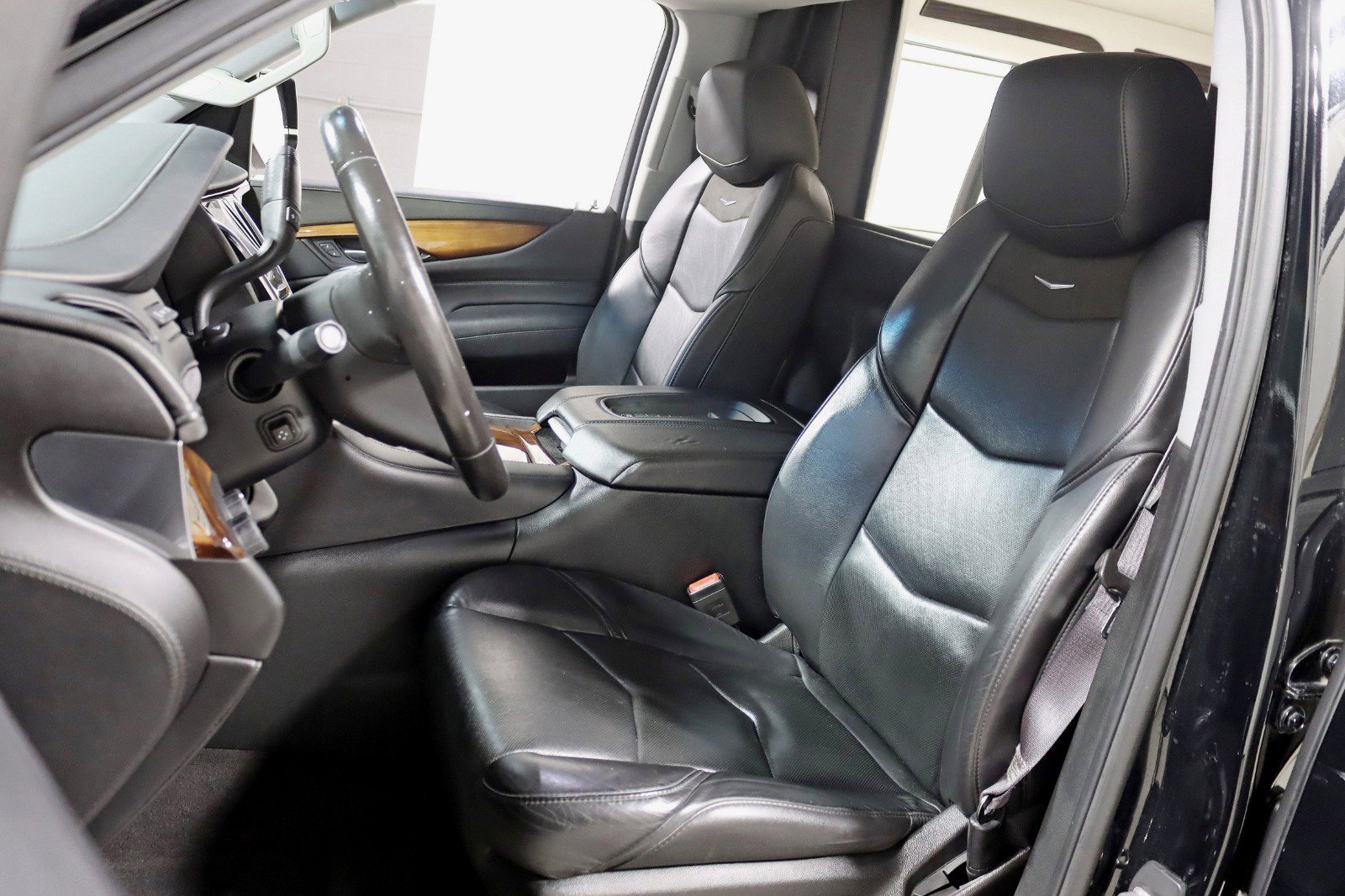 Used 2017 Cadillac Escalade ESV Luxury image 26