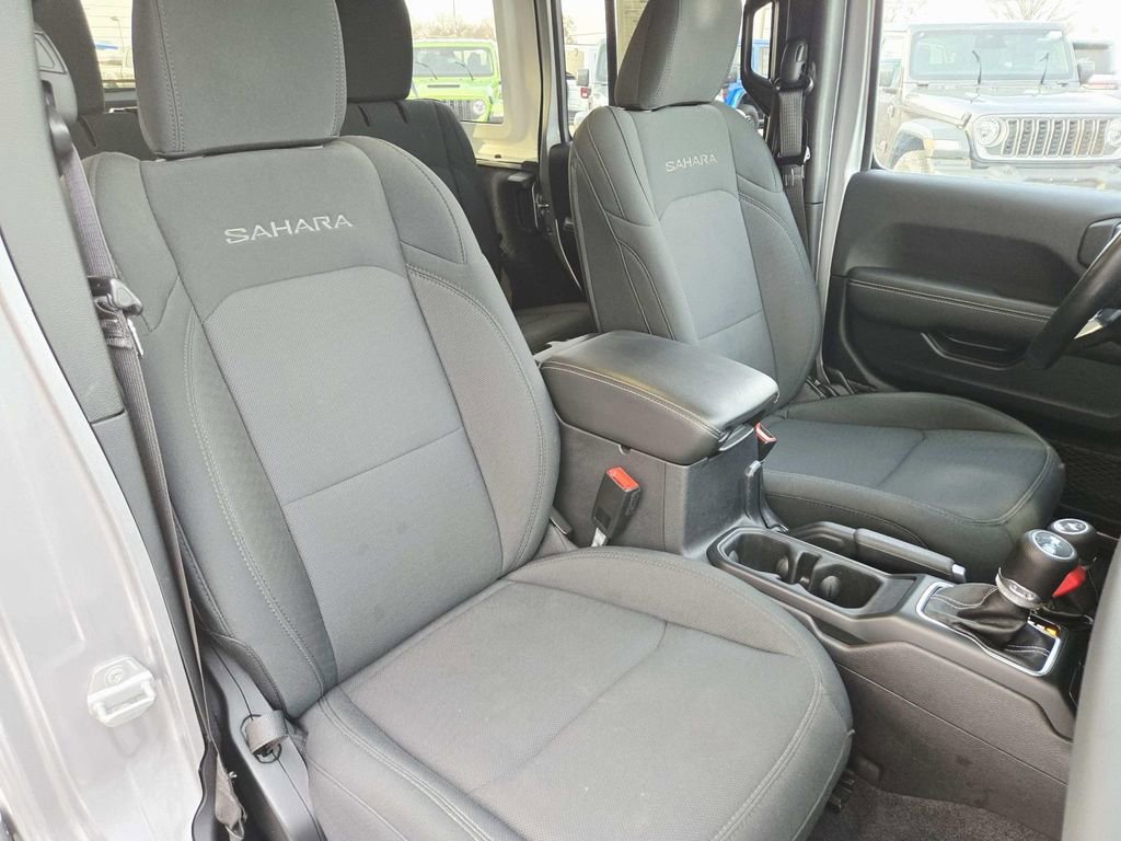 Used 2021 Jeep Wrangler Unlimited Sahara w/ Cold Weather Group image 16