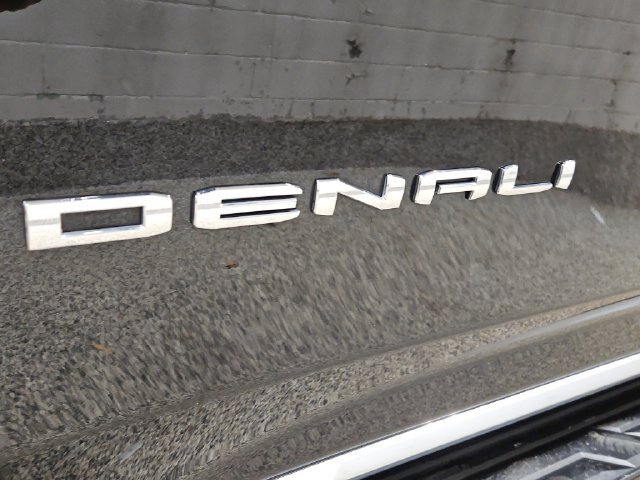 Used 2024 GMC Yukon Denali w/ Advanced Technology Package AWD/4WD image 18