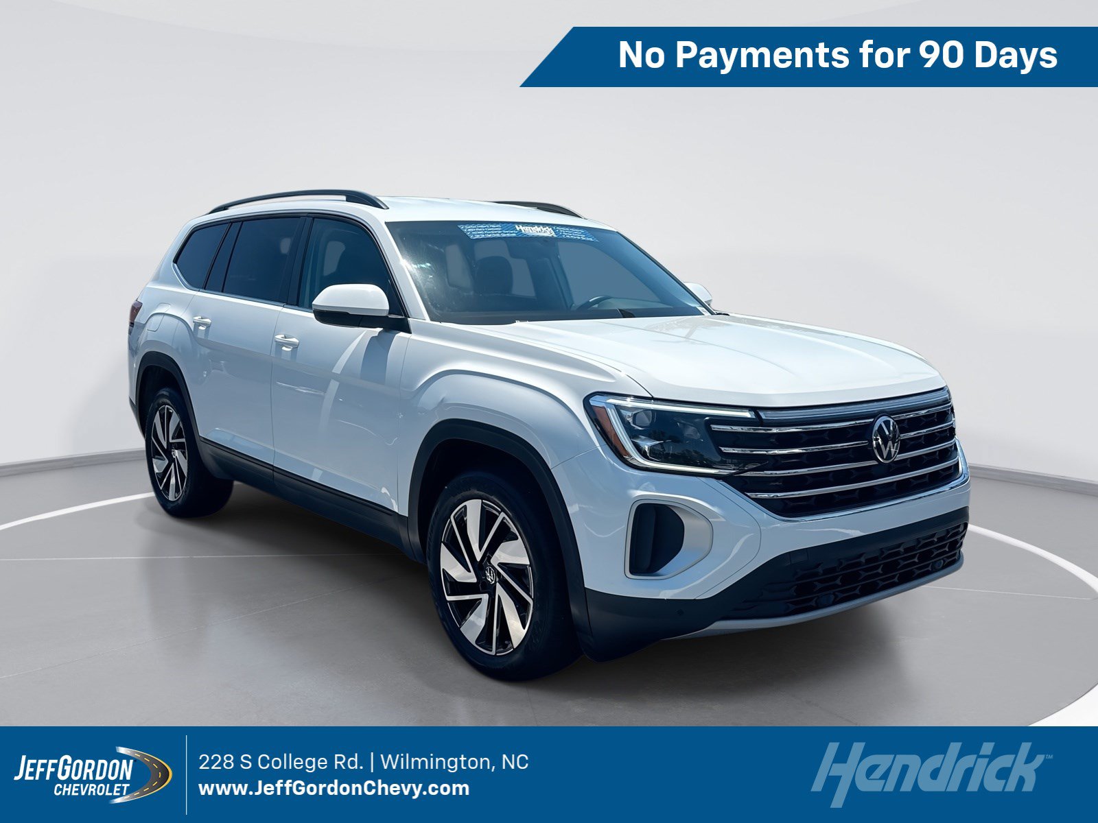 Used 2025 Volkswagen Atlas SE AWD/4WD image 1