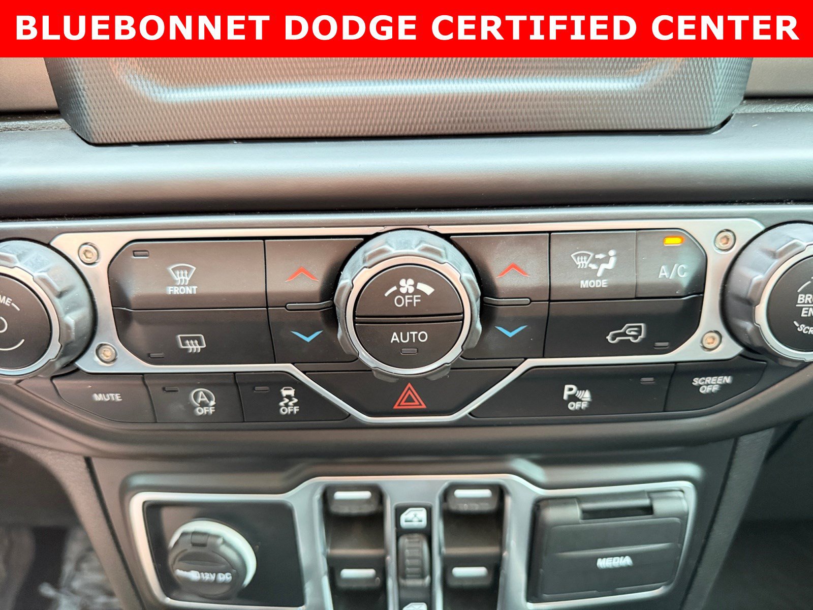 Used 2022 Jeep Gladiator Sport AWD/4WD image 17