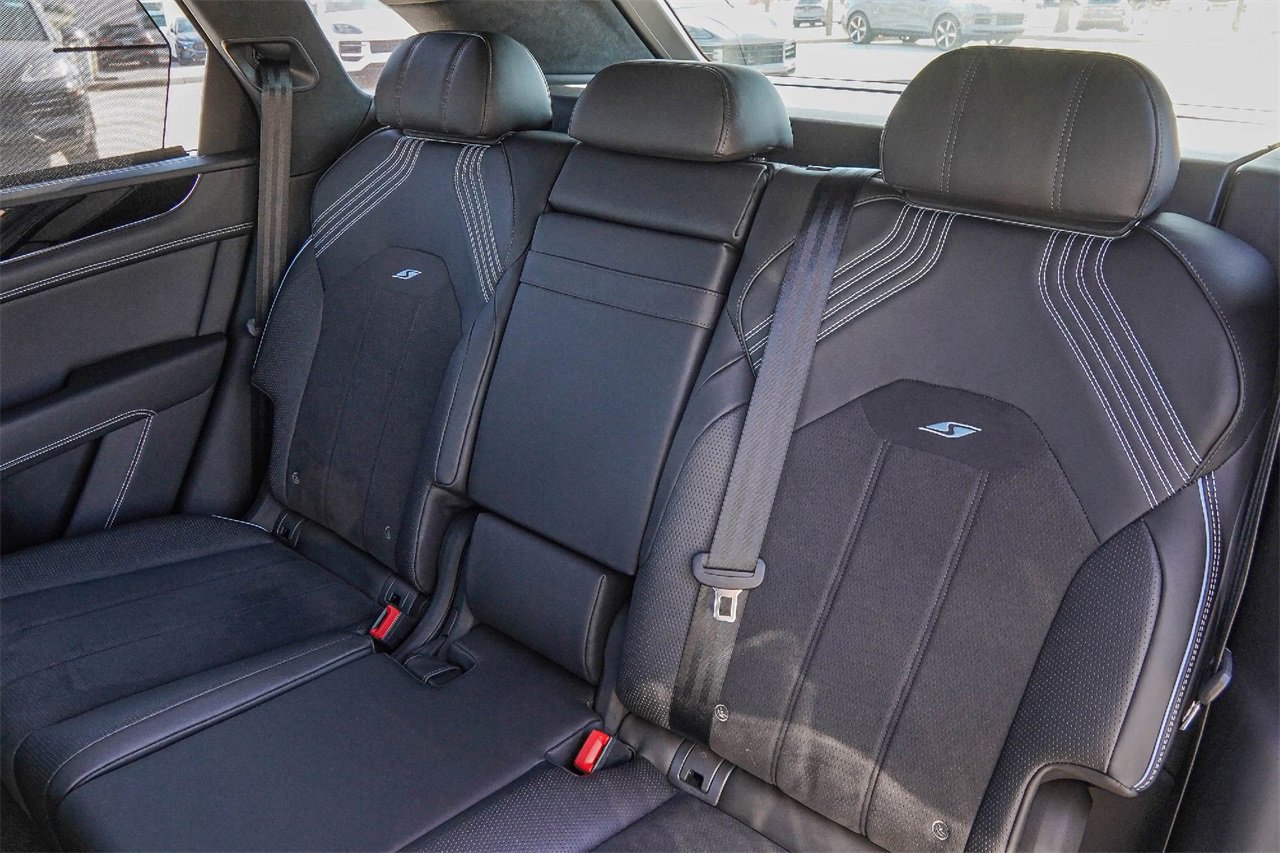 Used 2023 Bentley Bentayga image 42