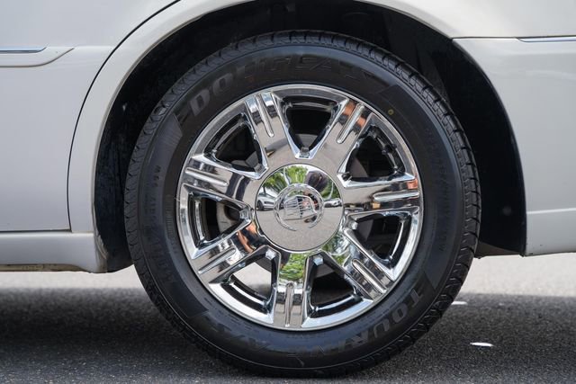 Used 2007 Cadillac DTS Luxury I w/ Trunk Convenience Package FWD image 18