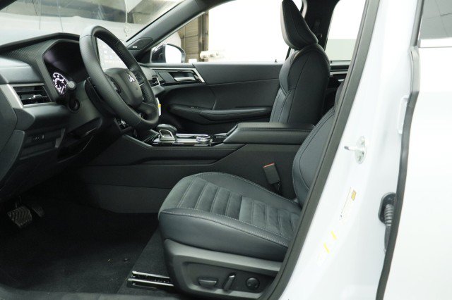 New 2026 Mitsubishi Outlander LE FWD image 6