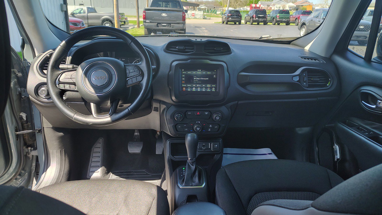 Used 2018 Jeep Renegade Altitude w/ Popular Equipment Group FWD image 19