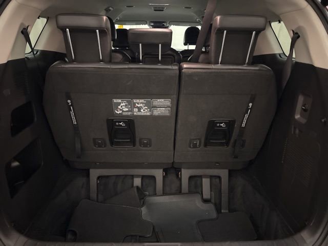 Used 2024 Kia Carnival EX image 9