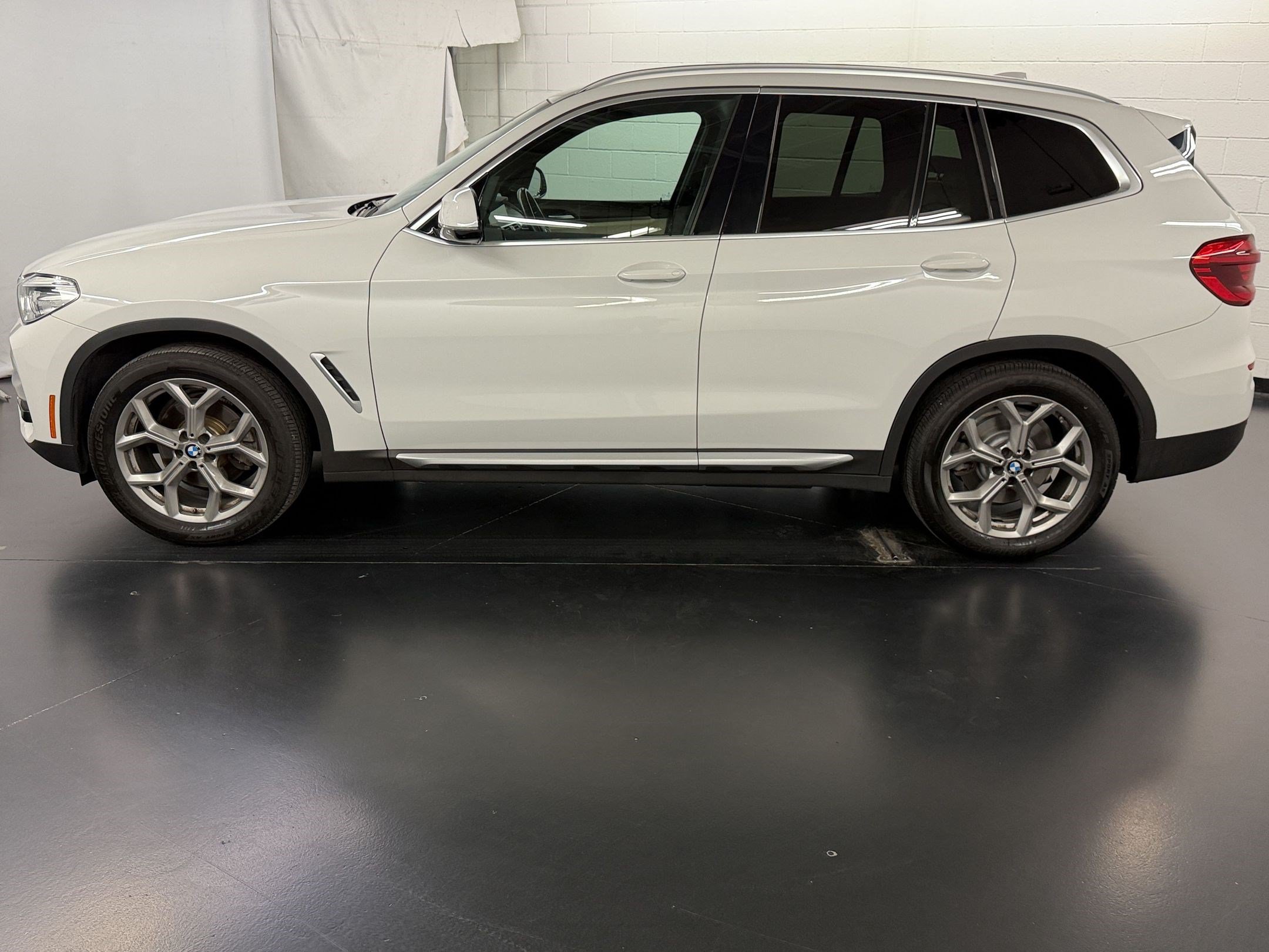 Used 2021 BMW X3 xDrive30i w/ Premium Package AWD/4WD image 2