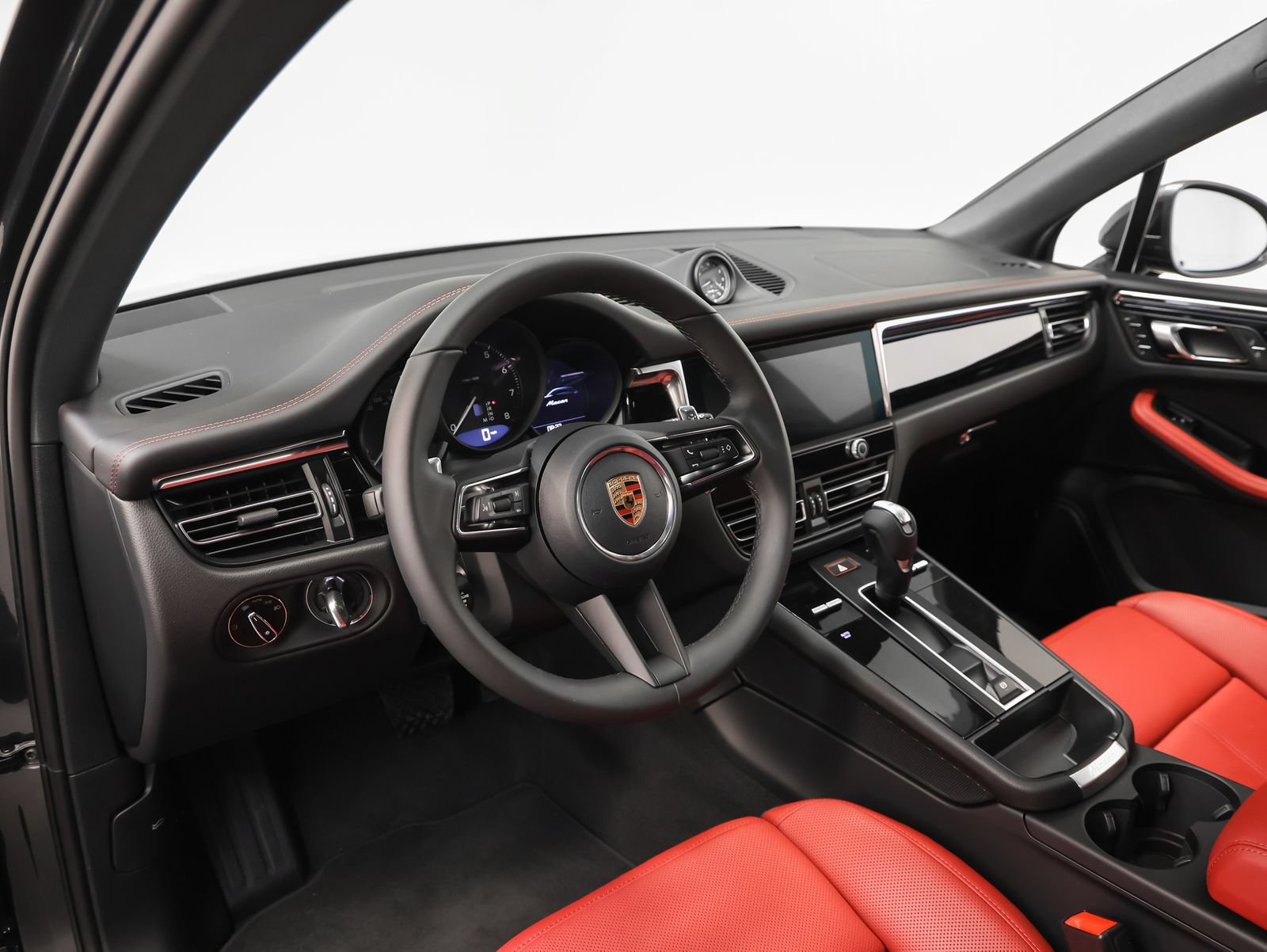 Certified 2026 Porsche Macan AWD/4WD image 4
