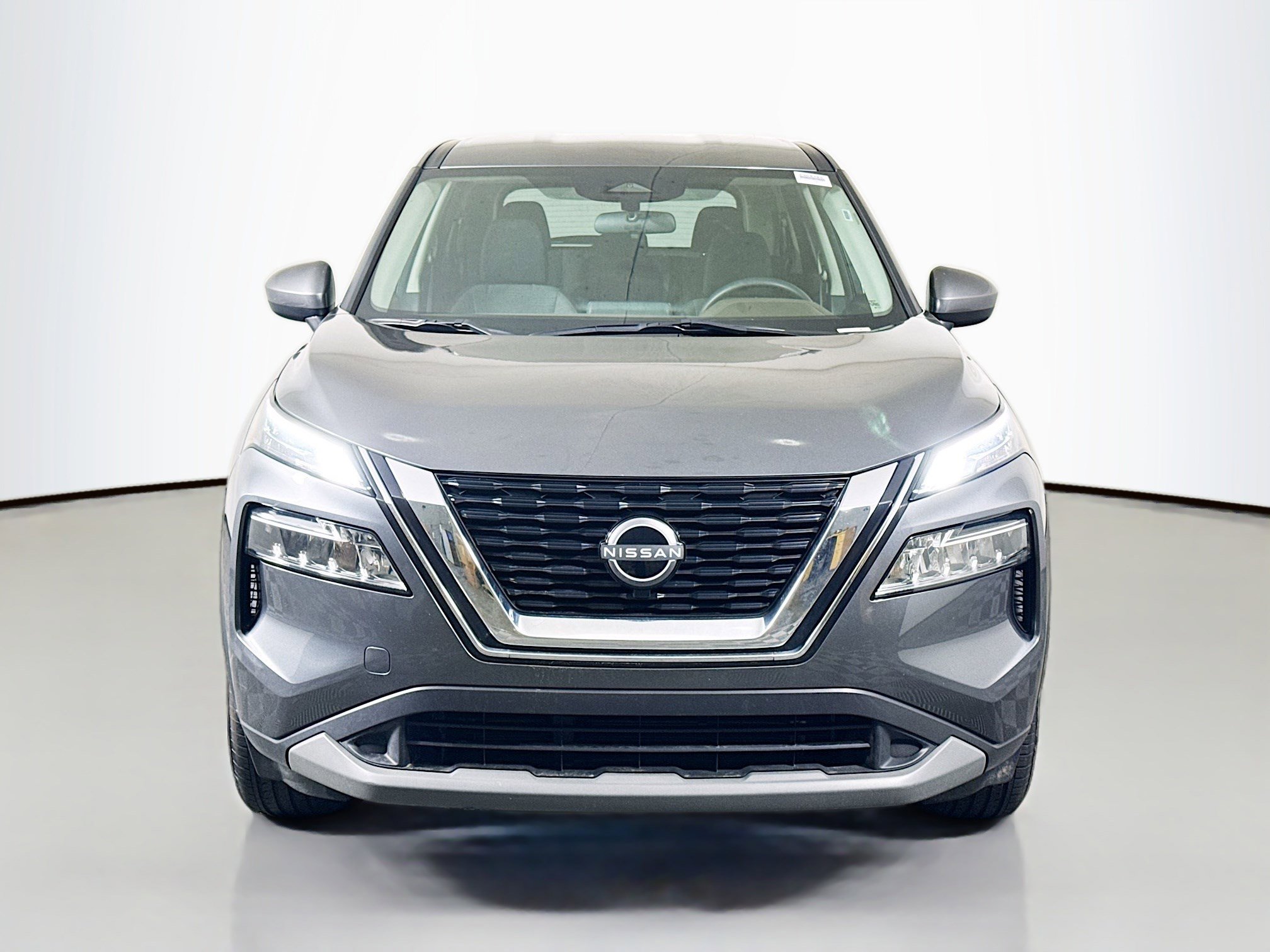 Used 2023 Nissan Rogue SV image 2