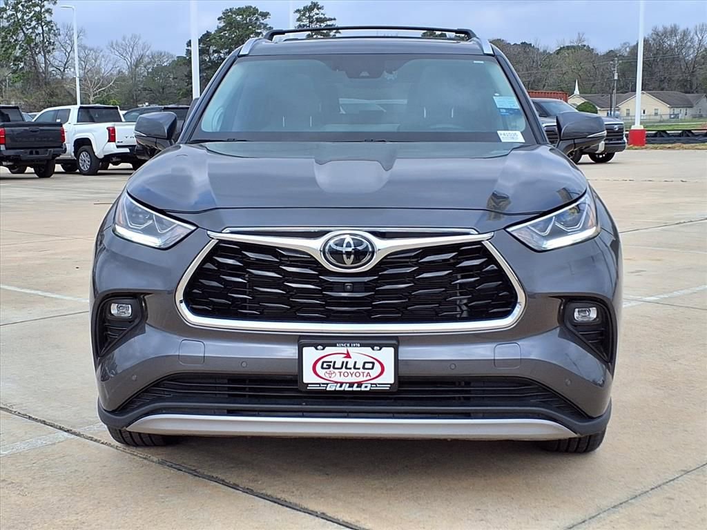 Used 2024 Toyota Highlander Platinum image 4
