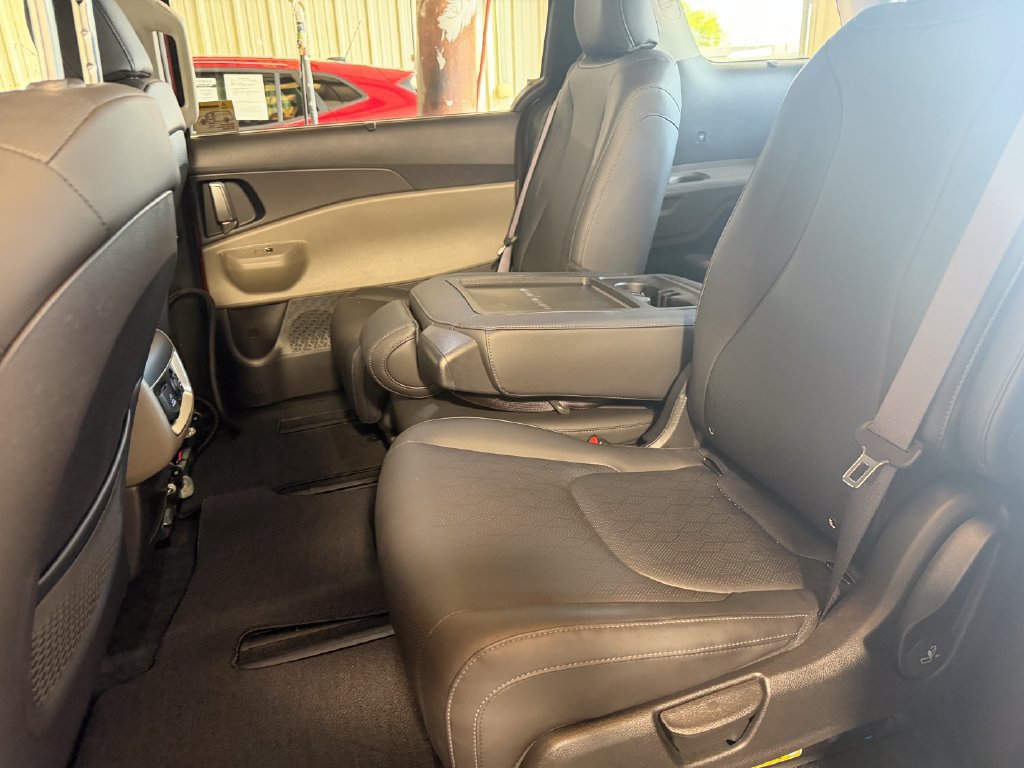 Certified 2025 Kia Carnival SX FWD image 21