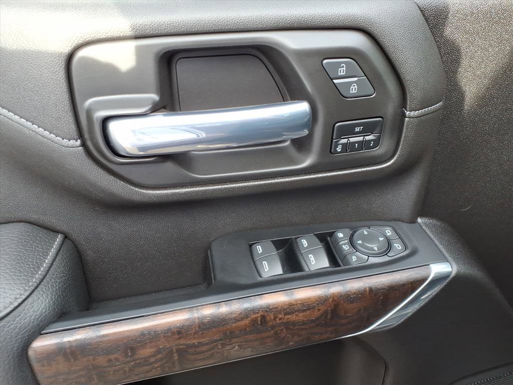 Used 2022 GMC Sierra 3500 Denali w/ Denali Black Diamond Edition image 16