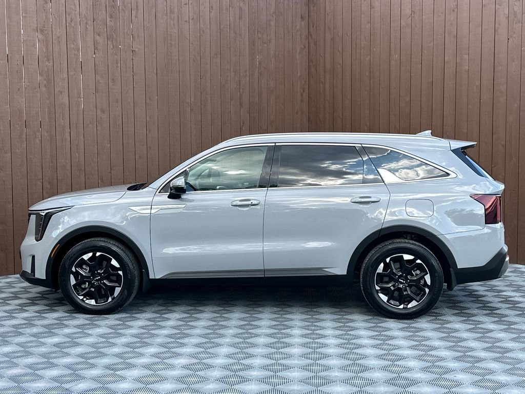 Used 2025 Kia Sorento S image 17