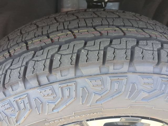 New 2027 Chevrolet Traverse Z71 w/ Enhanced Driving Package AWD/4WD image 13