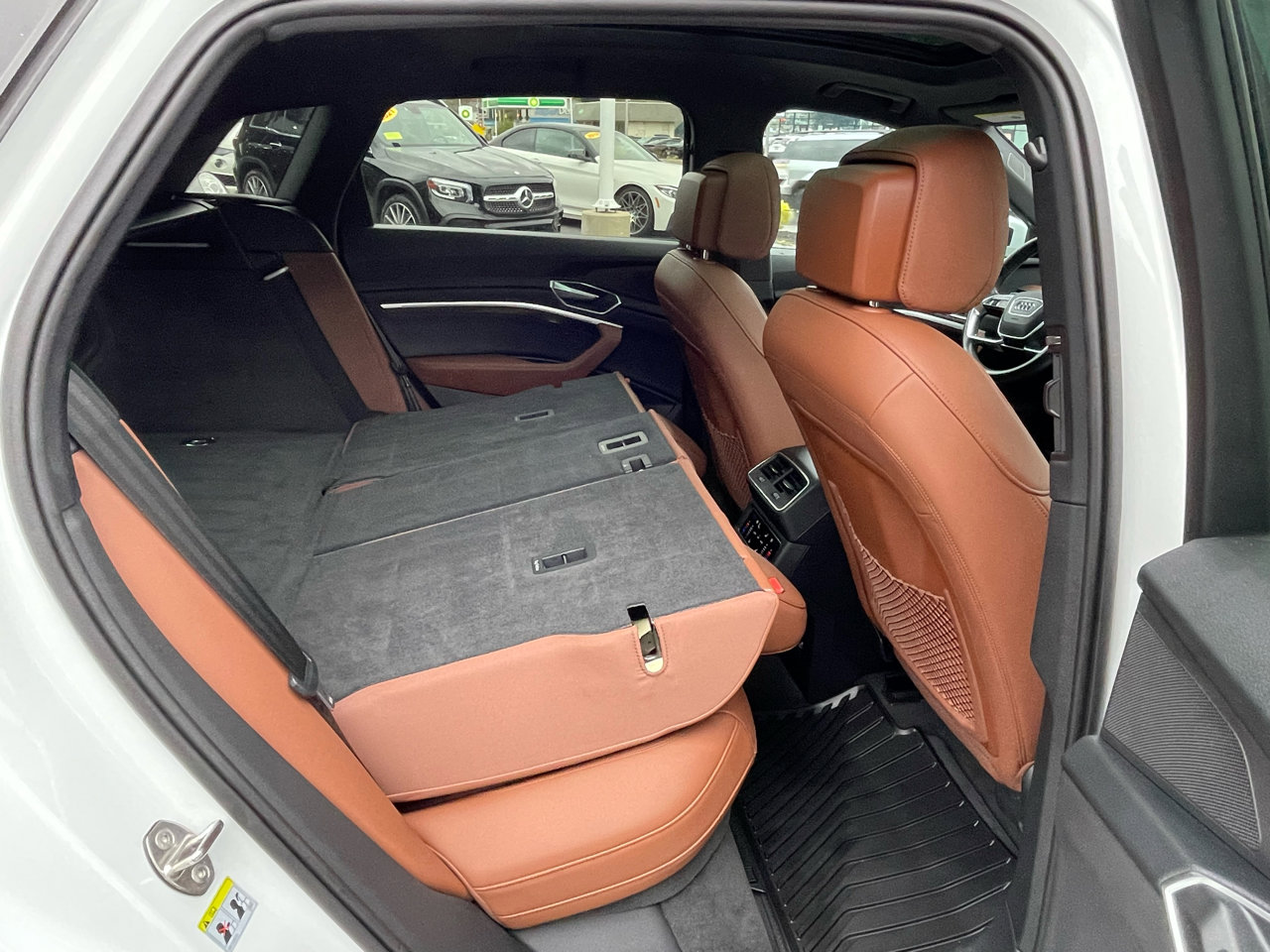 Used 2023 Audi e-tron Premium Plus w/ Premium Plus Package image 44