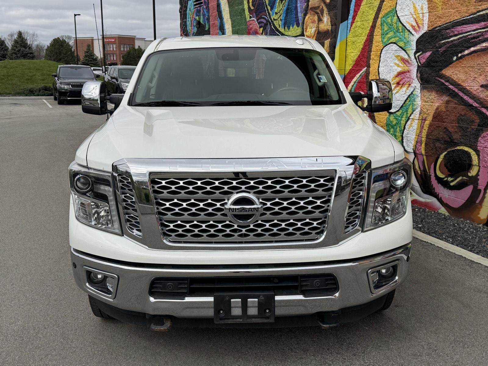 Used 2017 Nissan Titan SL image 3