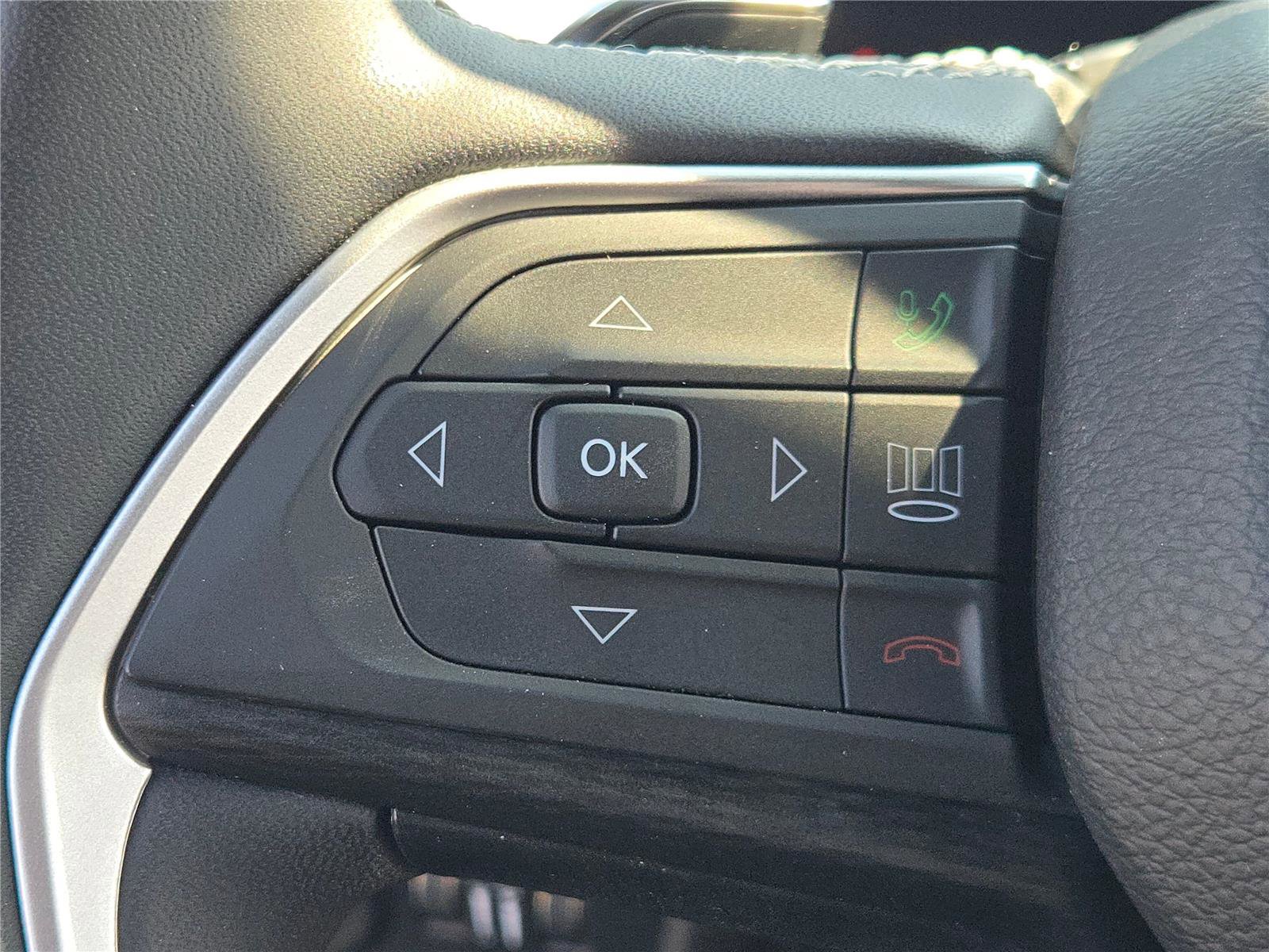 Certified 2024 Jeep Grand Cherokee Altitude image 34