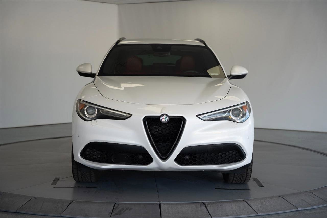 Used 2018 Alfa Romeo Stelvio Ti Sport AWD/4WD image 2