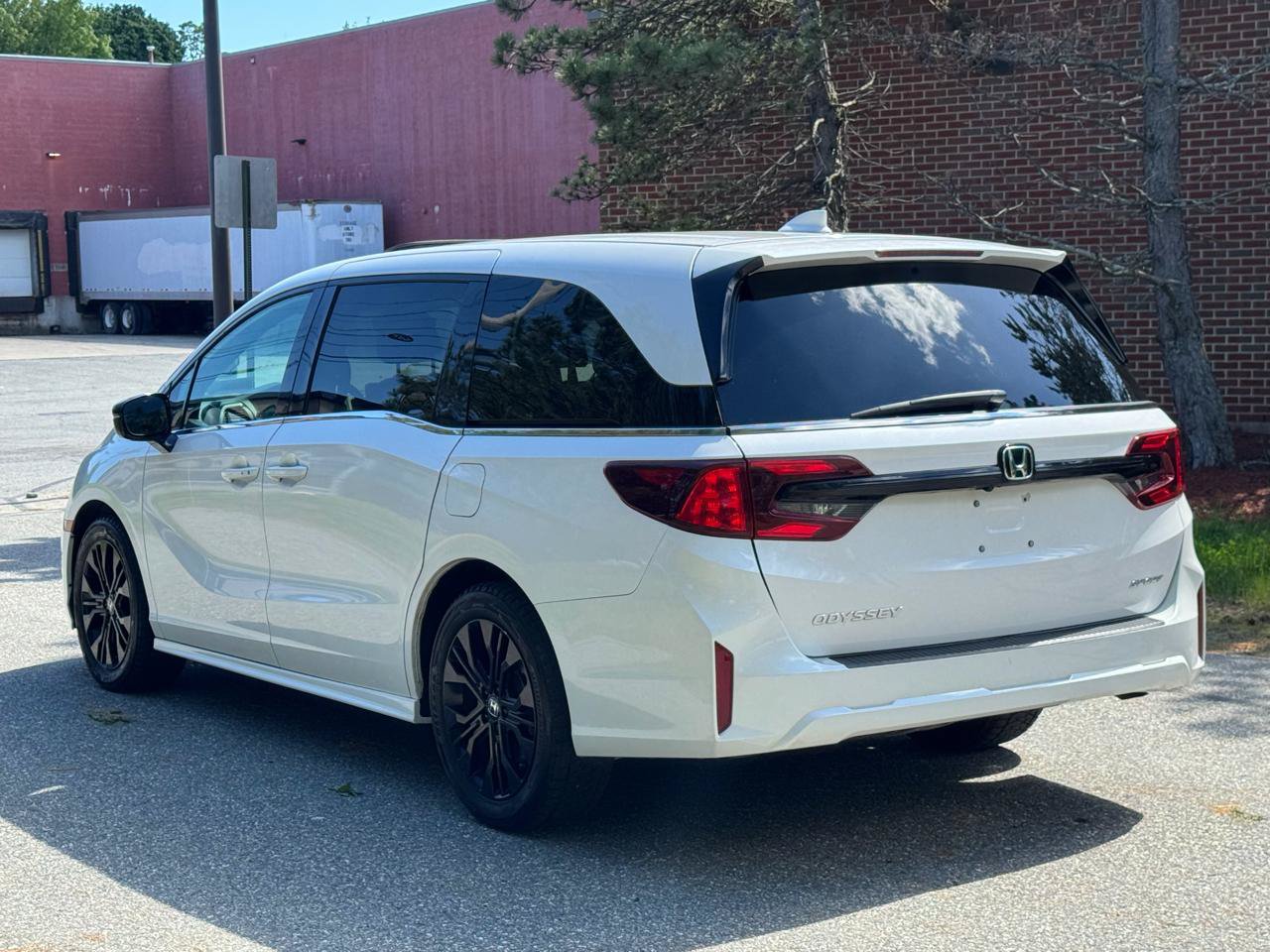 Used 2025 Honda Odyssey Sport-L image 4