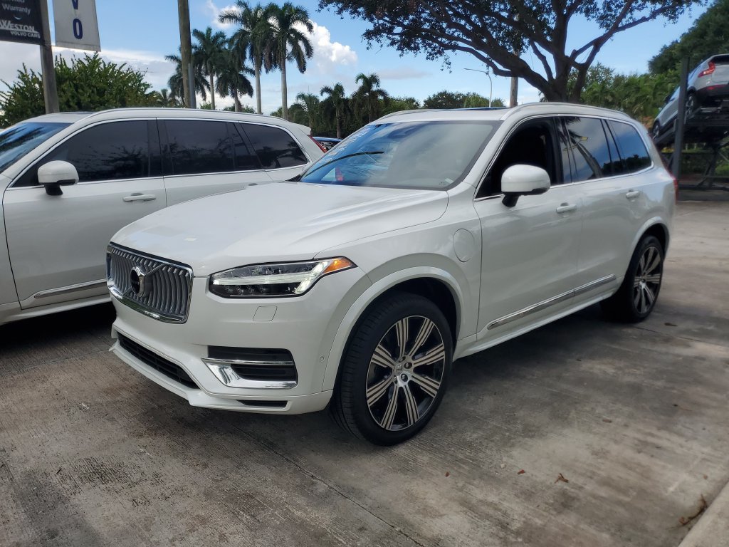Certified 2024 Volvo XC90 T8 Plus w/ Protection Package Premier AWD/4WD image 3