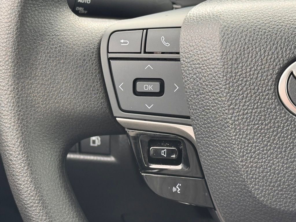 Used 2025 Toyota Camry LE image 21