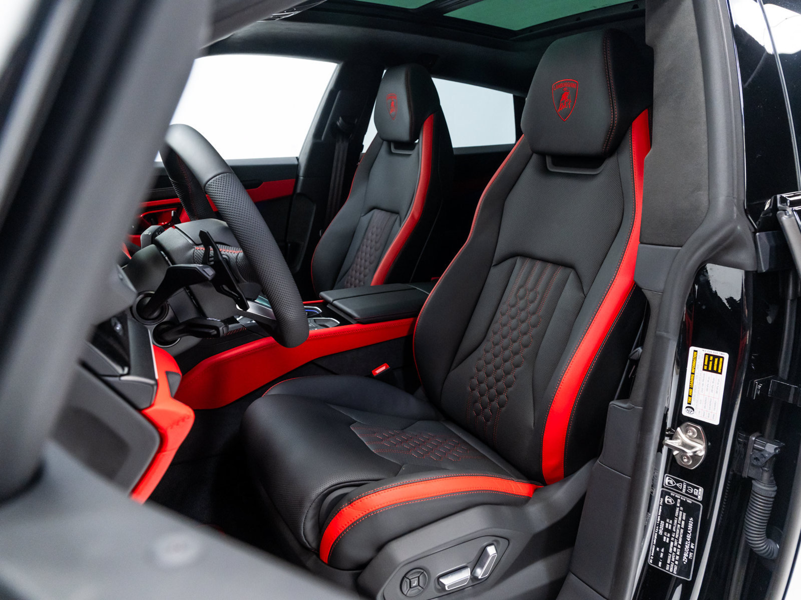 Used 2025 Lamborghini Urus SE AWD/4WD image 33