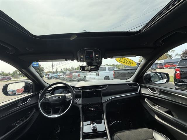 Used 2023 Jeep Grand Cherokee Altitude image 20