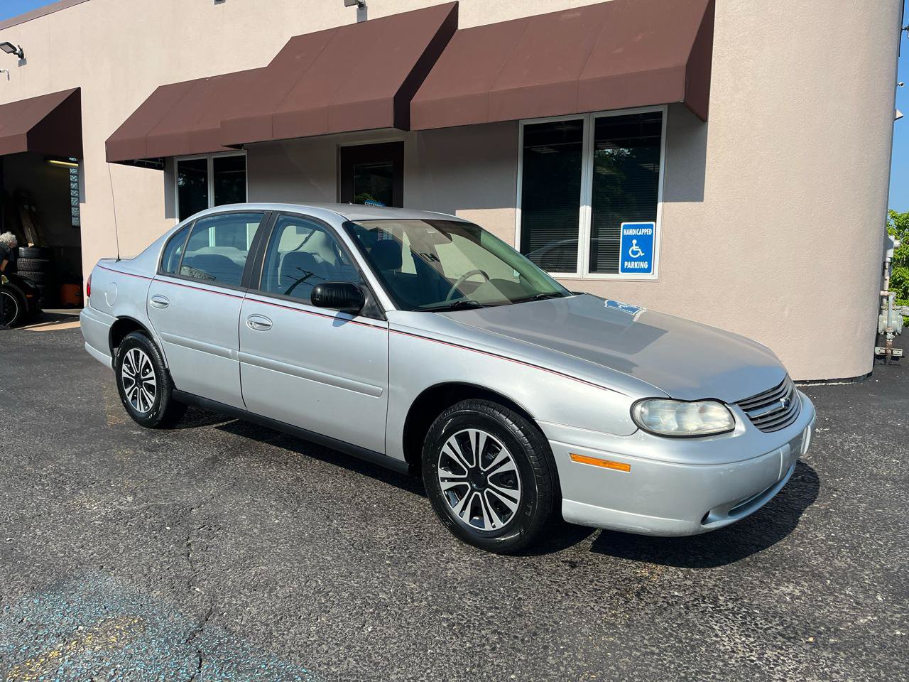 Used 2005 Chevrolet Malibu Classic FWD image 3