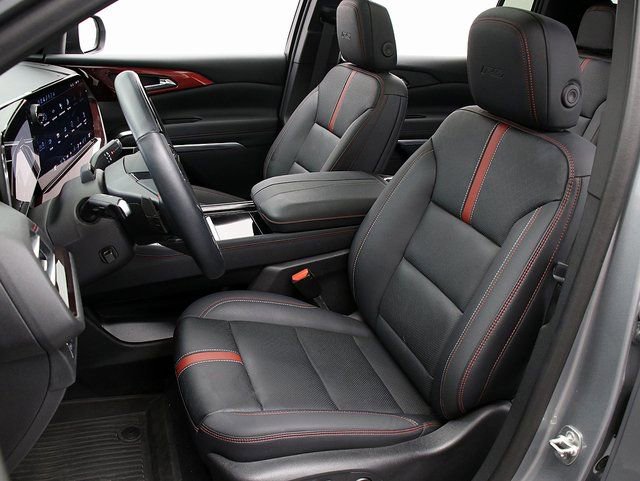 Certified 2024 Chevrolet Traverse RS w/ LPO, Floor Liner Package image 11