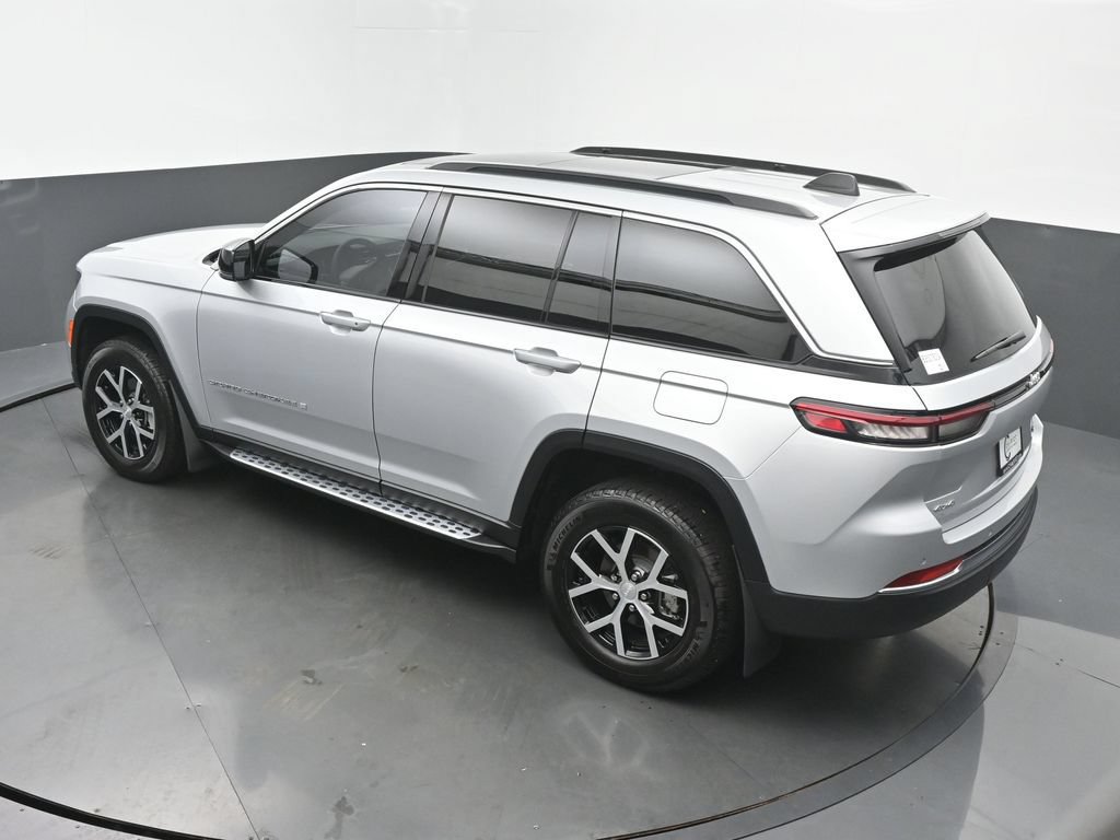 Used 2024 Jeep Grand Cherokee Limited AWD/4WD image 46