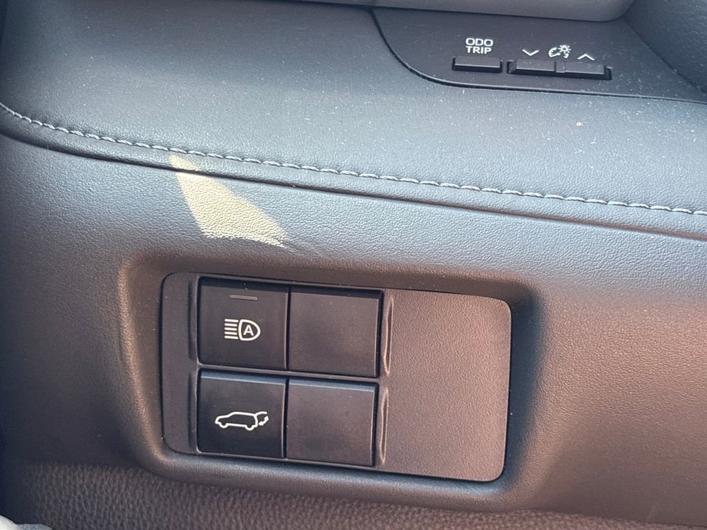 Used 2021 Toyota Highlander XLE image 25