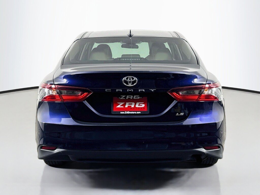 Used 2022 Toyota Camry LE w/ Carpet Mat Package (TMS) FWD image 4