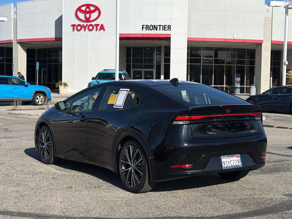 Used 2025 Toyota Prius XLE image 5