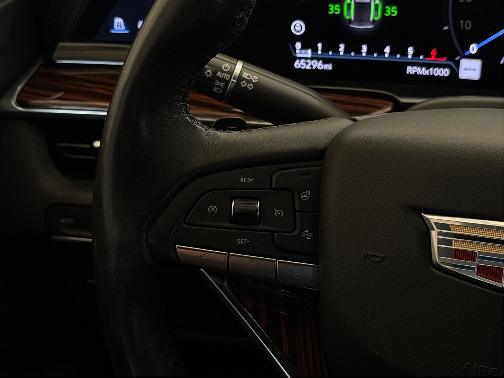 Used 2022 Cadillac Escalade Premium Luxury image 28