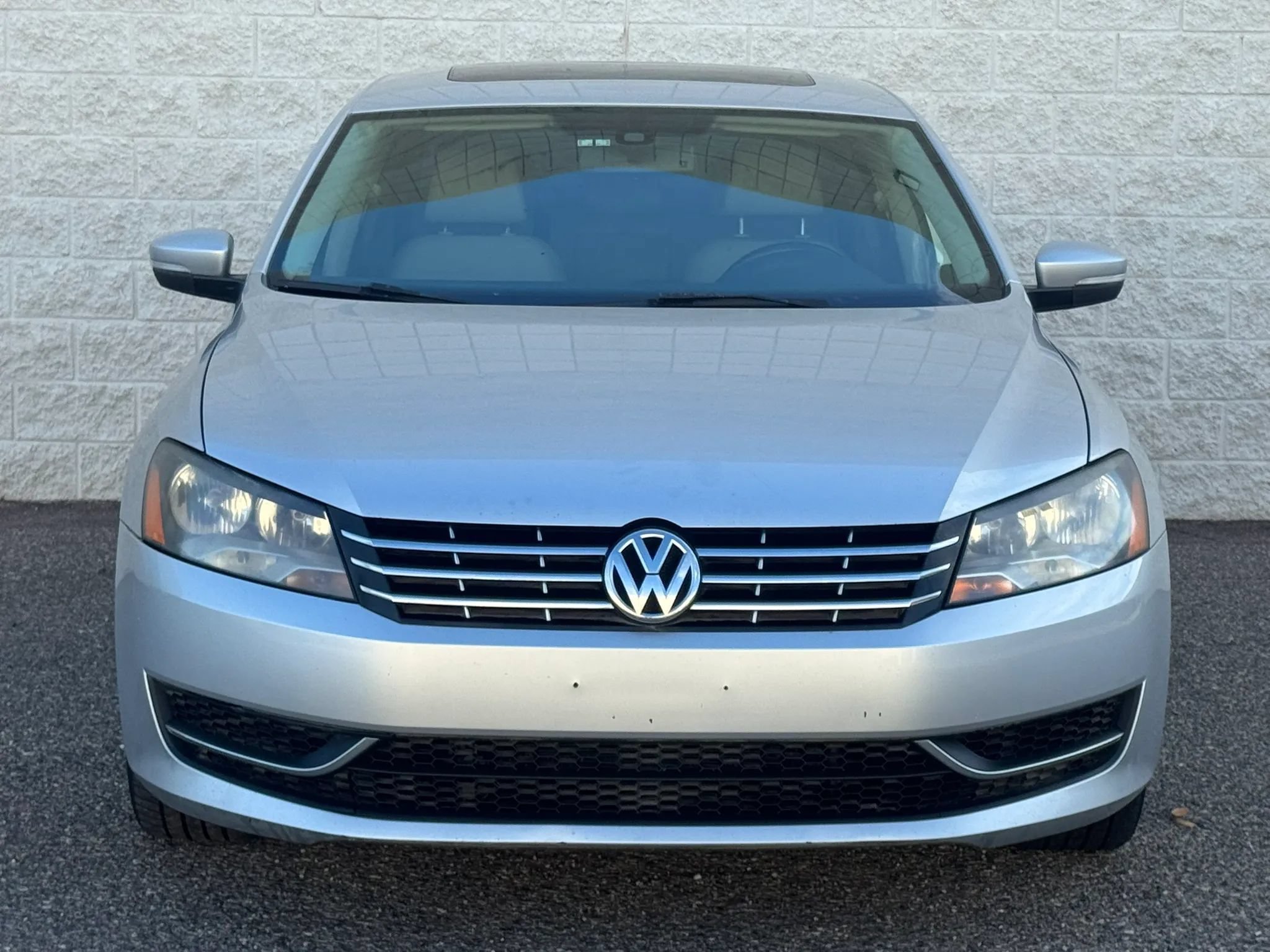 Used 2014 Volkswagen Passat TDI SE FWD image 2