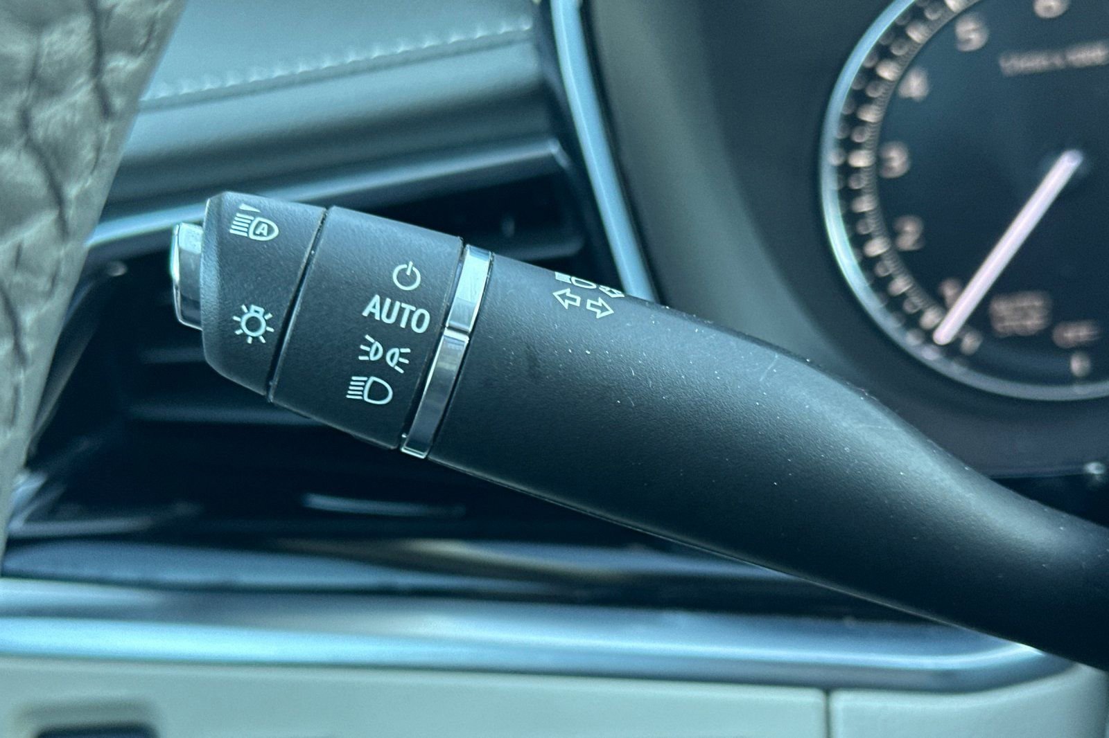 Certified 2025 Cadillac XT6 Premium Luxury image 39