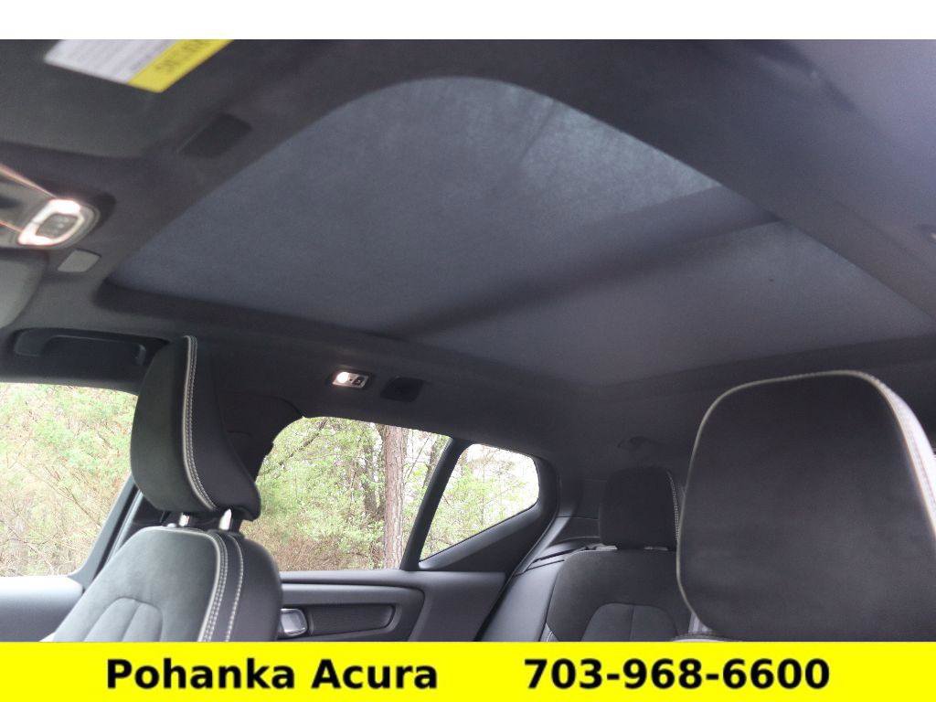 Used 2022 Volvo XC40 T5 R-Design w/ Advanced Package image 21