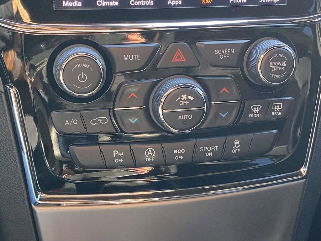 Used 2020 Jeep Grand Cherokee Altitude image 28